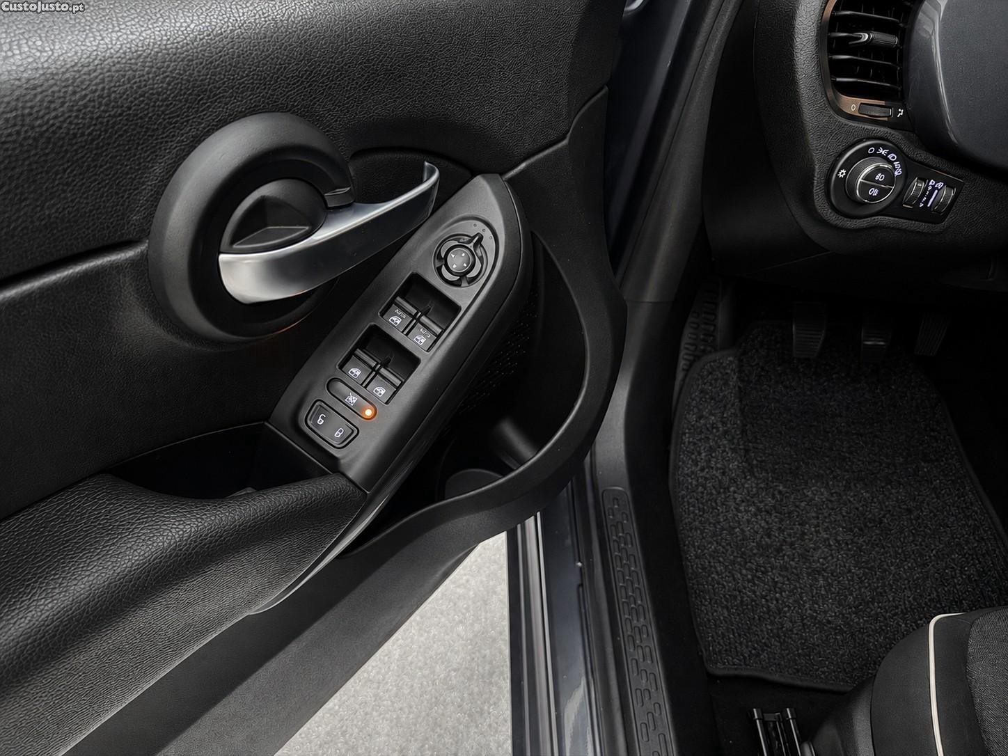 Fiat 500X 1.3 MJ City Cross — fotografia 17