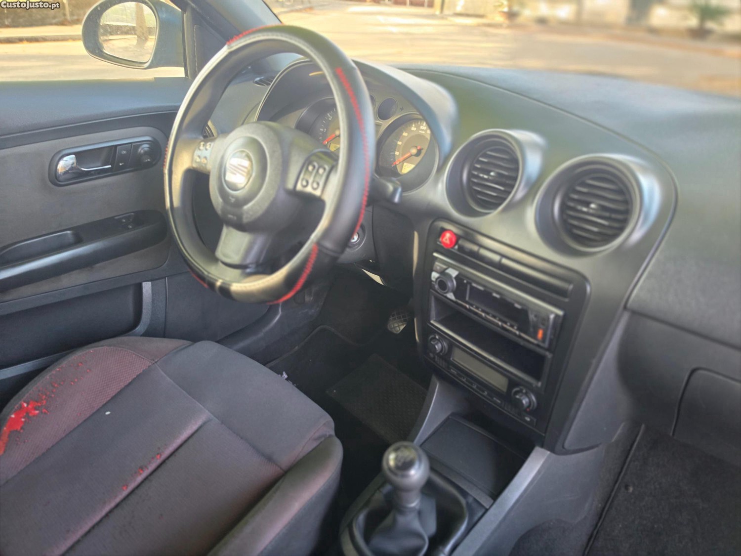 SEAT Ibiza () 1.2 AC 5portas — fotografia 4