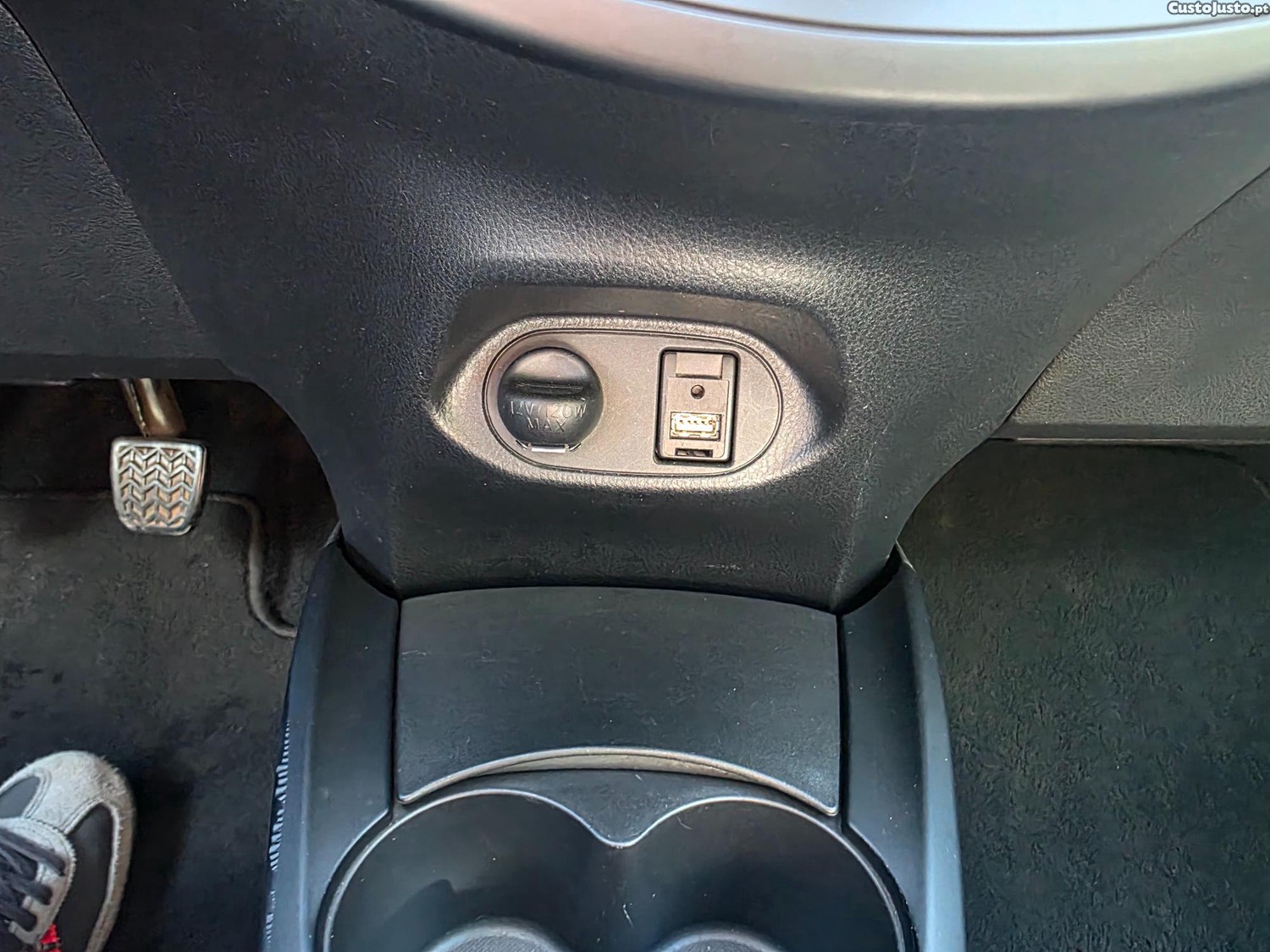 Toyota Yaris 1.0 VVT-I COMFORT 72CV — fotografia 12