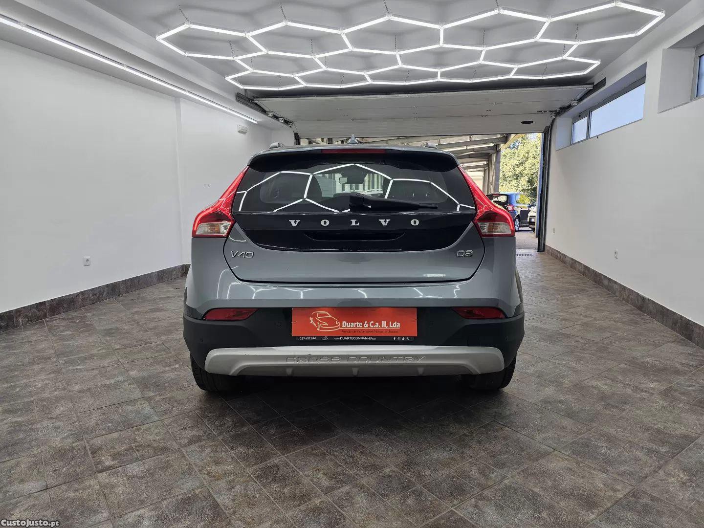 Volvo V40 2.0 d2 momentum — fotografia 18