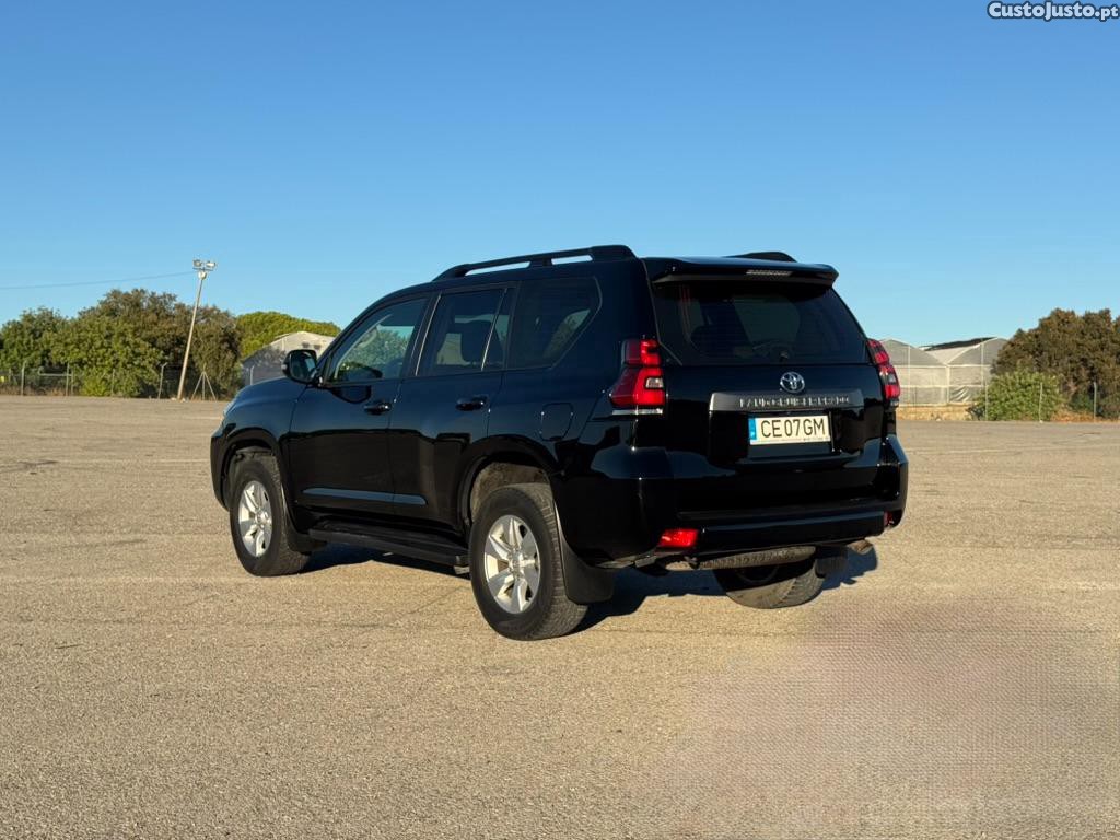 Toyota Land Cruiser 2.8 D-4D — fotografia 9