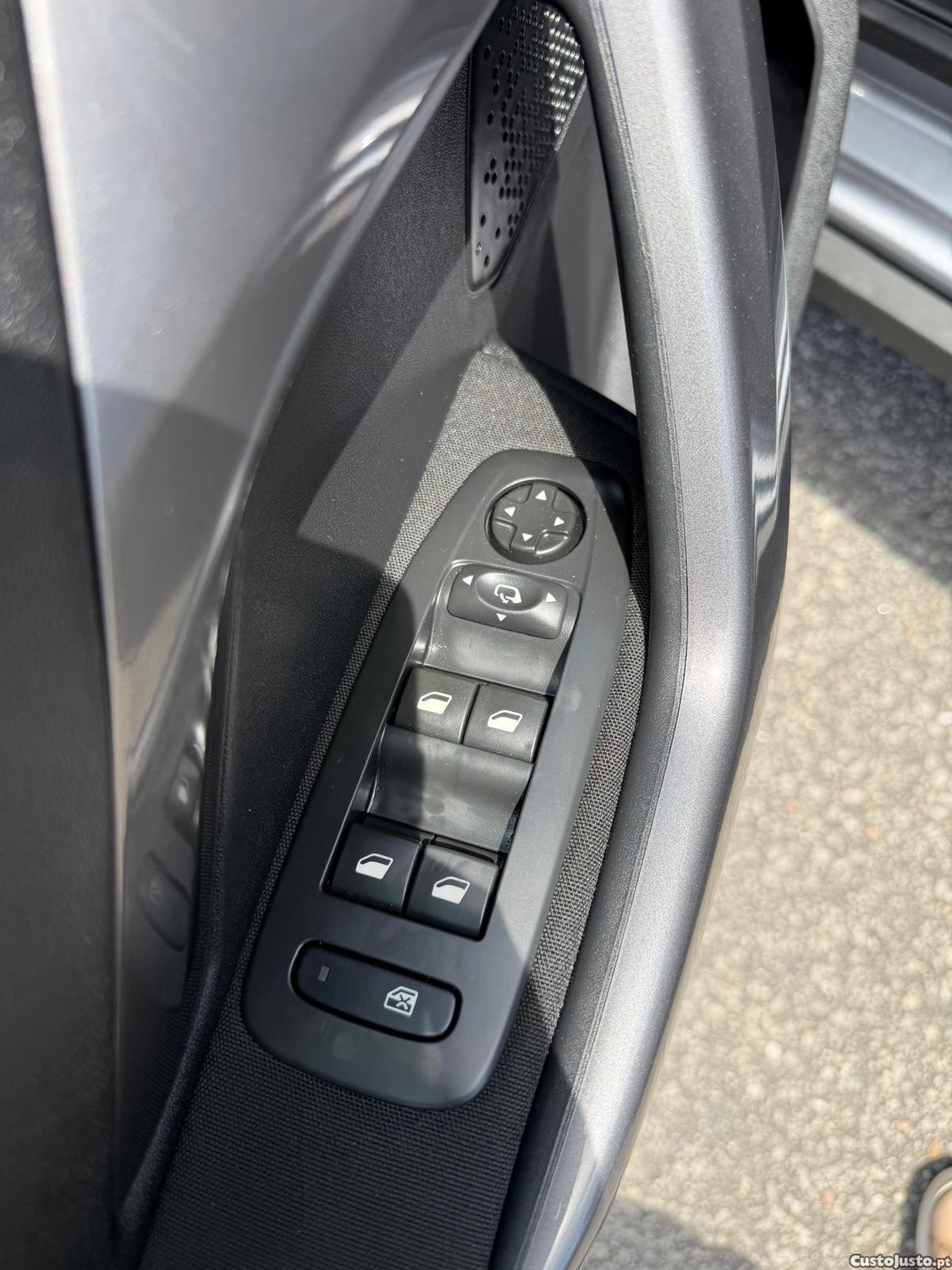 Peugeot 2008 1.6 BlueHDi Allure — fotografia 9