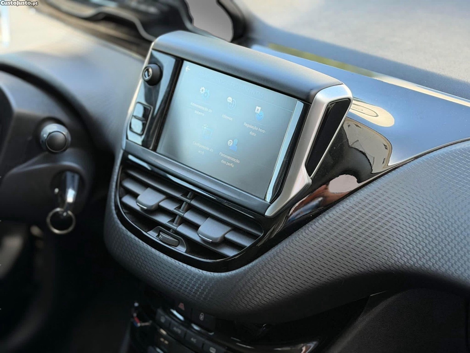 Peugeot 208 1.5 BlueHDi Allure — fotografia 8