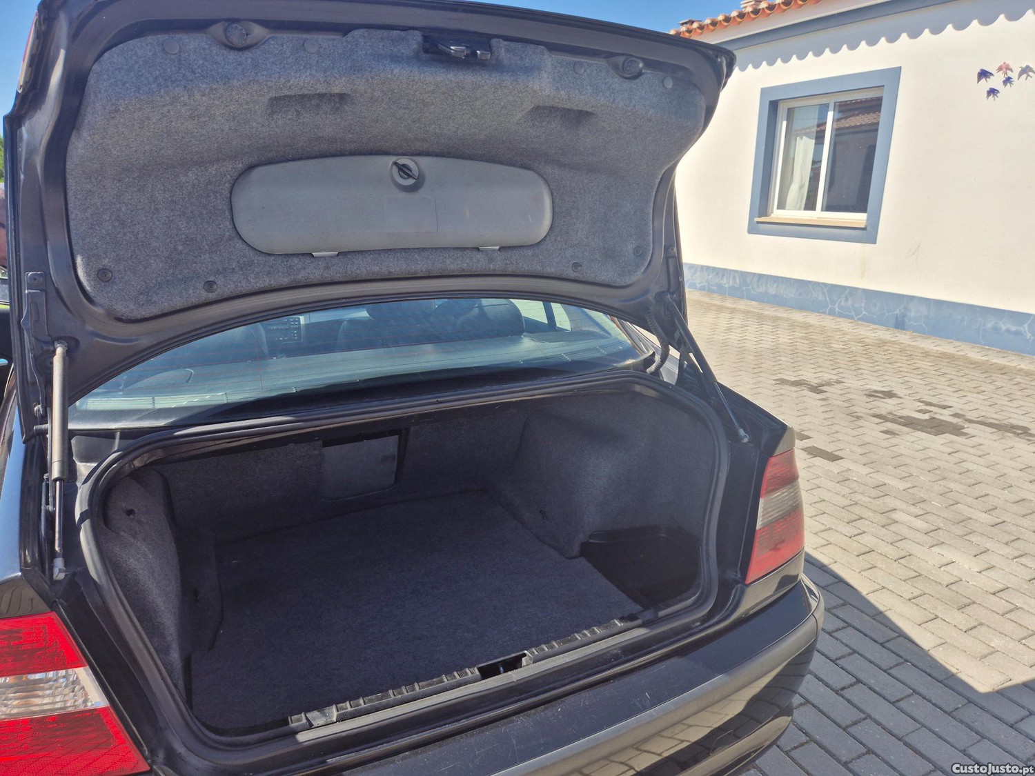 BMW 320 Sedan — fotografia 3