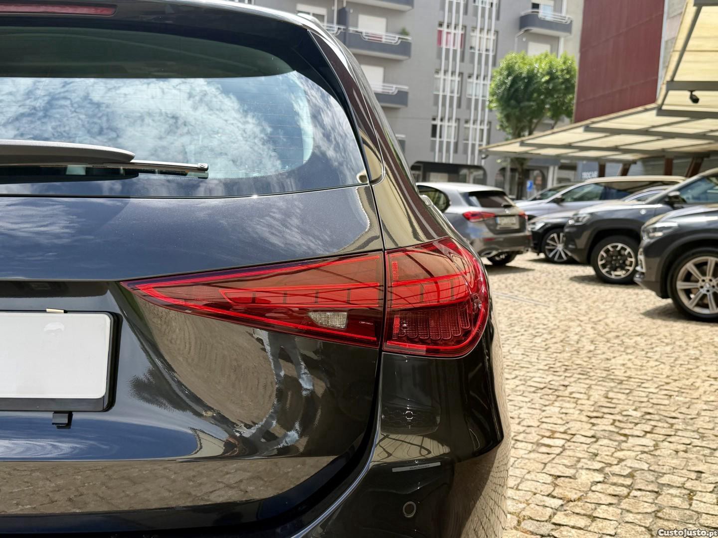 Mercedes-Benz C 300 e Avantgarde — fotografia 12
