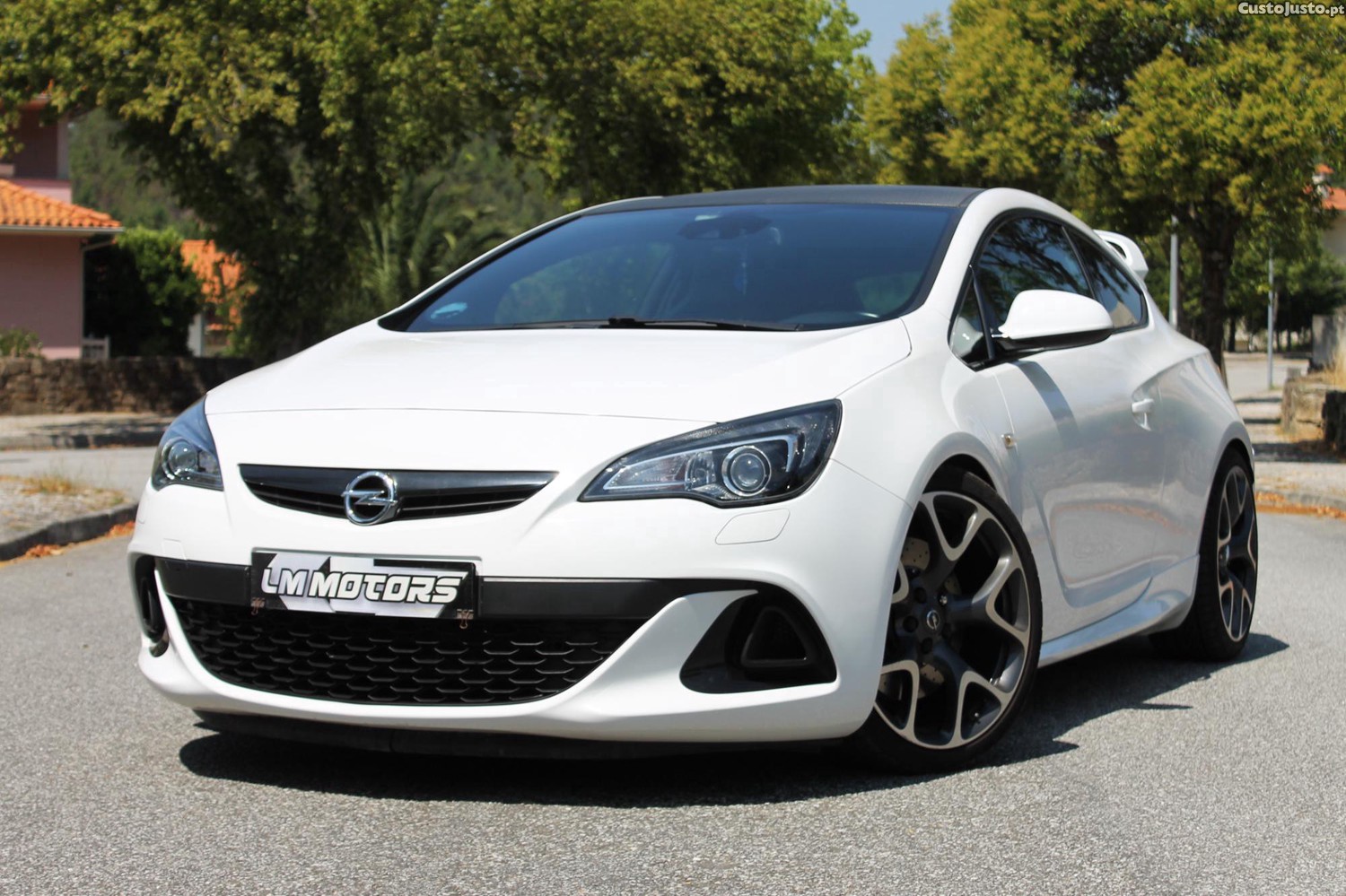 Opel Astra OPC 2.0T — fotografia 23