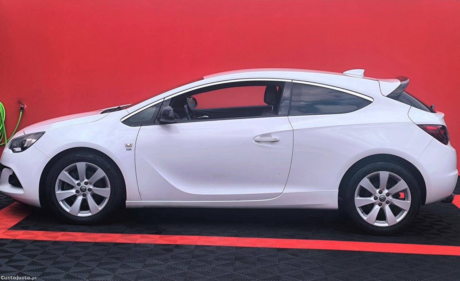 Opel Astra Gtc — fotografia 3