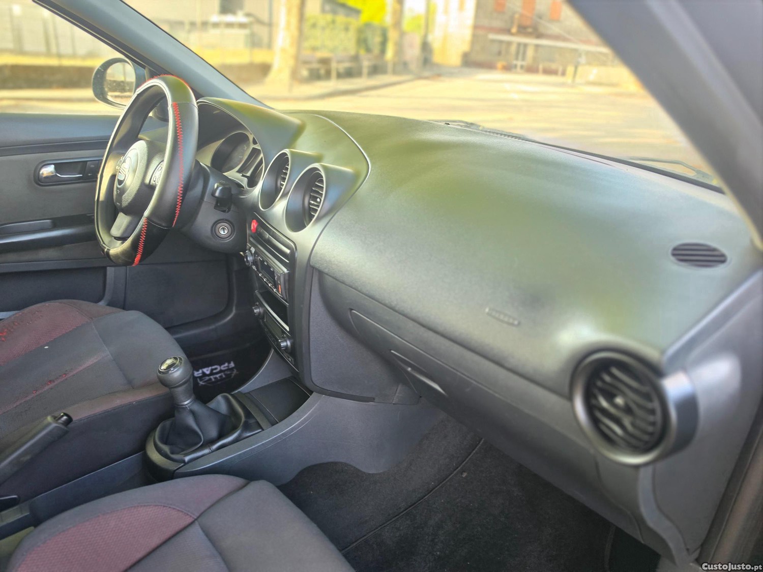 SEAT Ibiza () 1.2 AC 5portas — fotografia 3