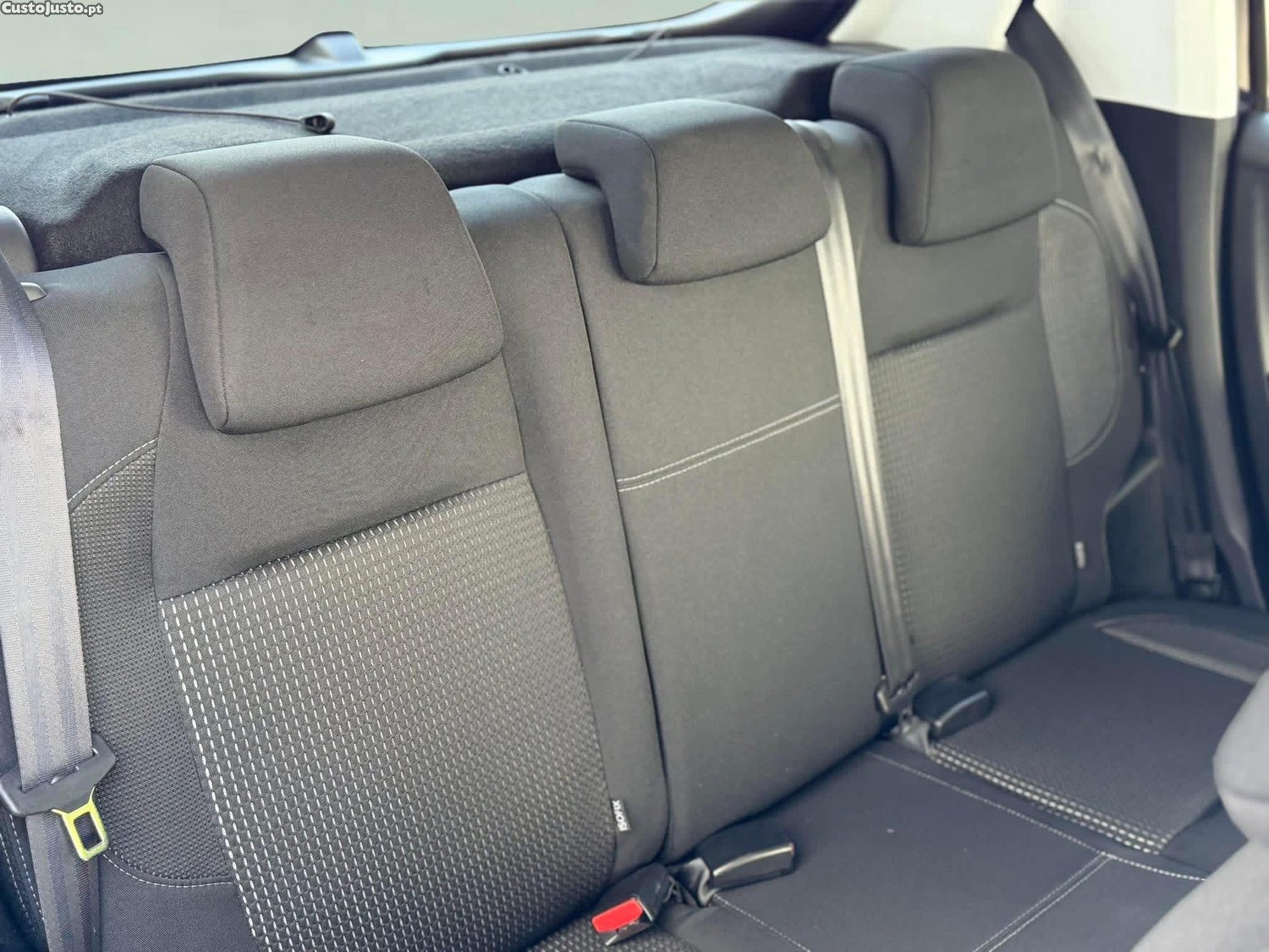 Peugeot 208 1.5 BlueHDi Allure — fotografia 3