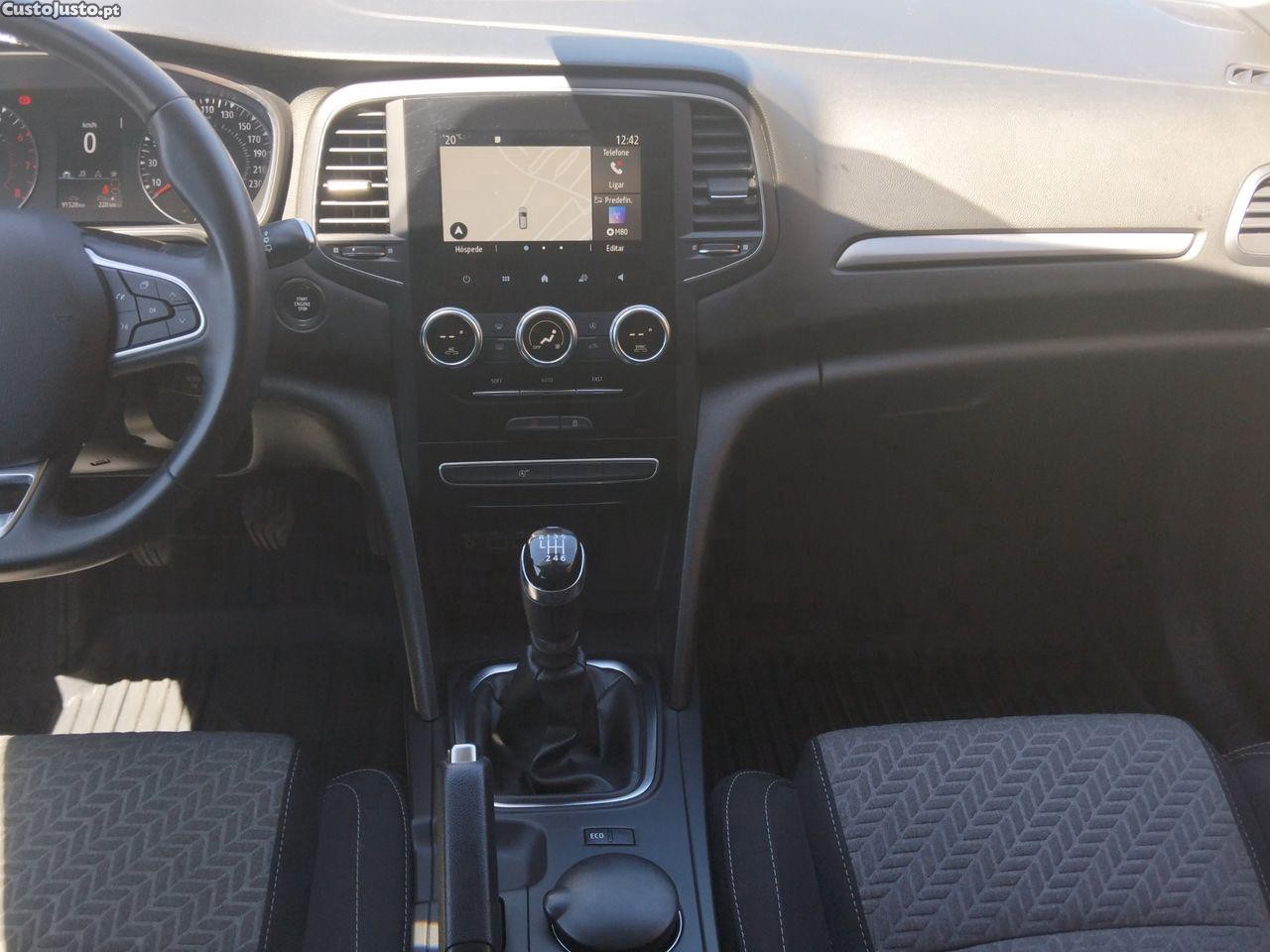 Renault Mégane Sport Tourer 1.3 TCe Limited — fotografia 5
