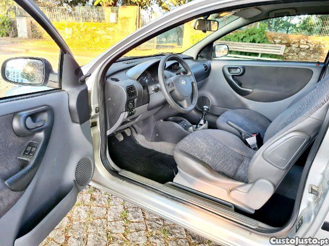 Opel Corsa gasolina de 2001 a puxar mal — fotografia 4