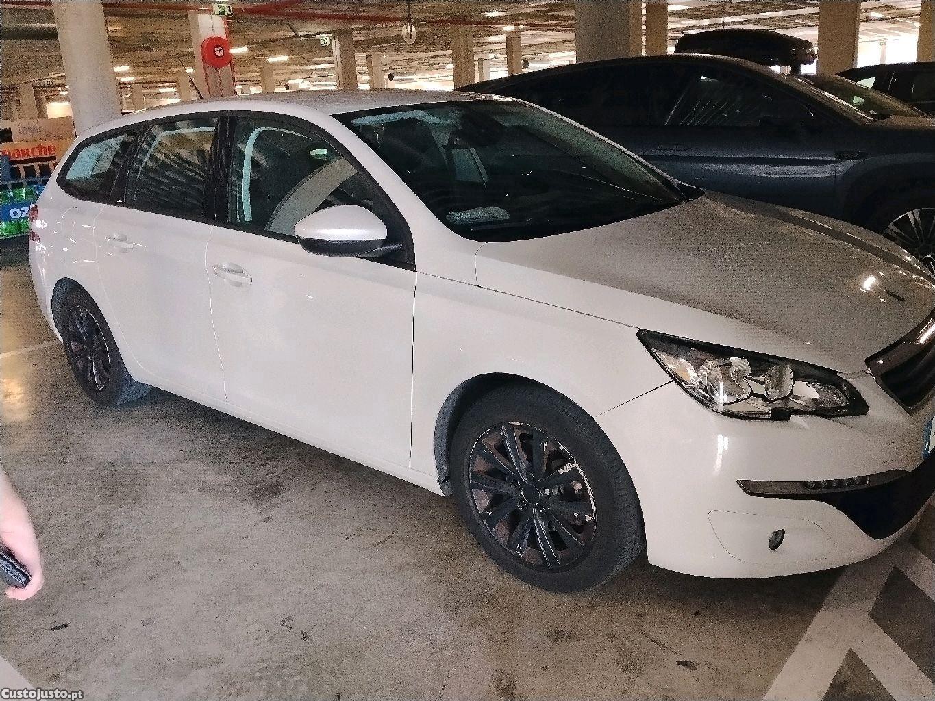 Peugeot 308 1.6 Blue HDI Active — fotografia 10