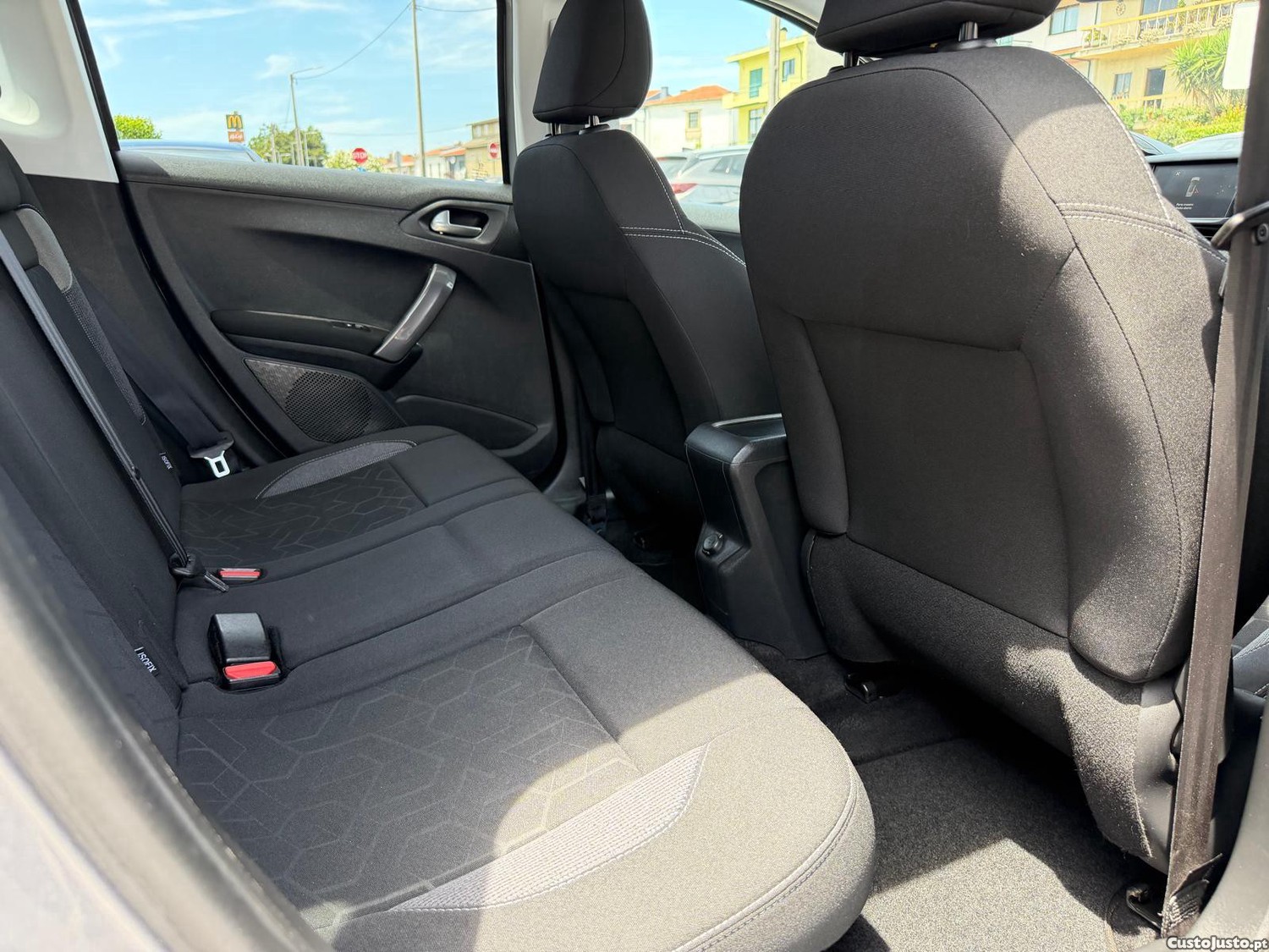 Peugeot 2008 1.6 BlueHDi Allure — fotografia 12