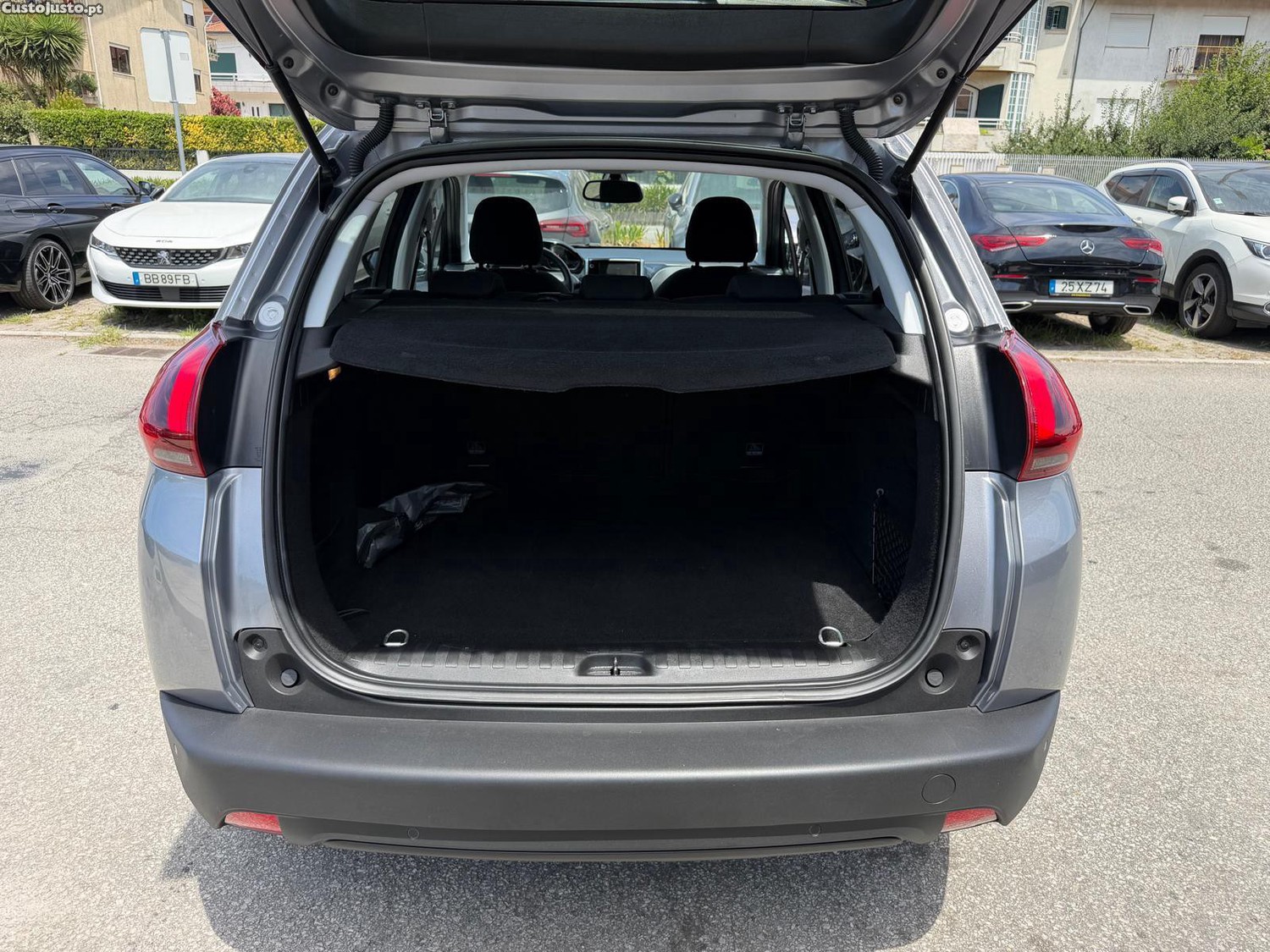 Peugeot 2008 1.6 BlueHDi Allure — fotografia 13