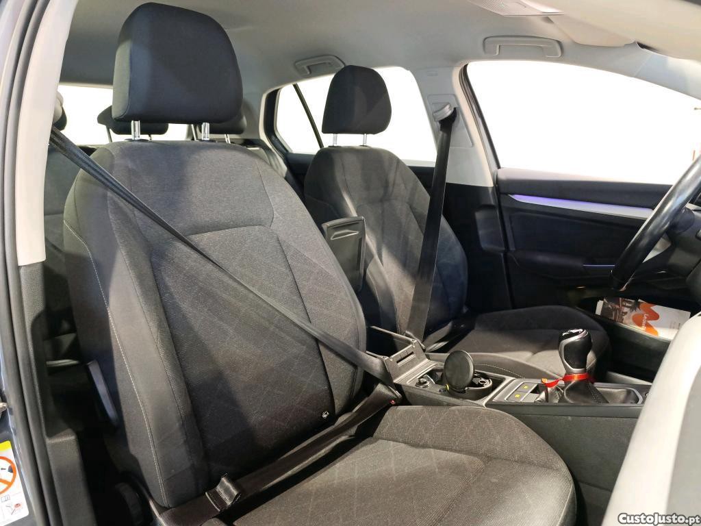 Volkswagen Golf 2.0 TDI Life — fotografia 18