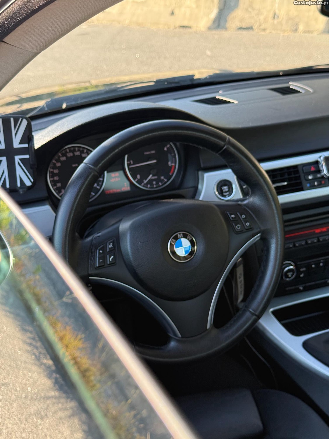 BMW 320 D — fotografia 8