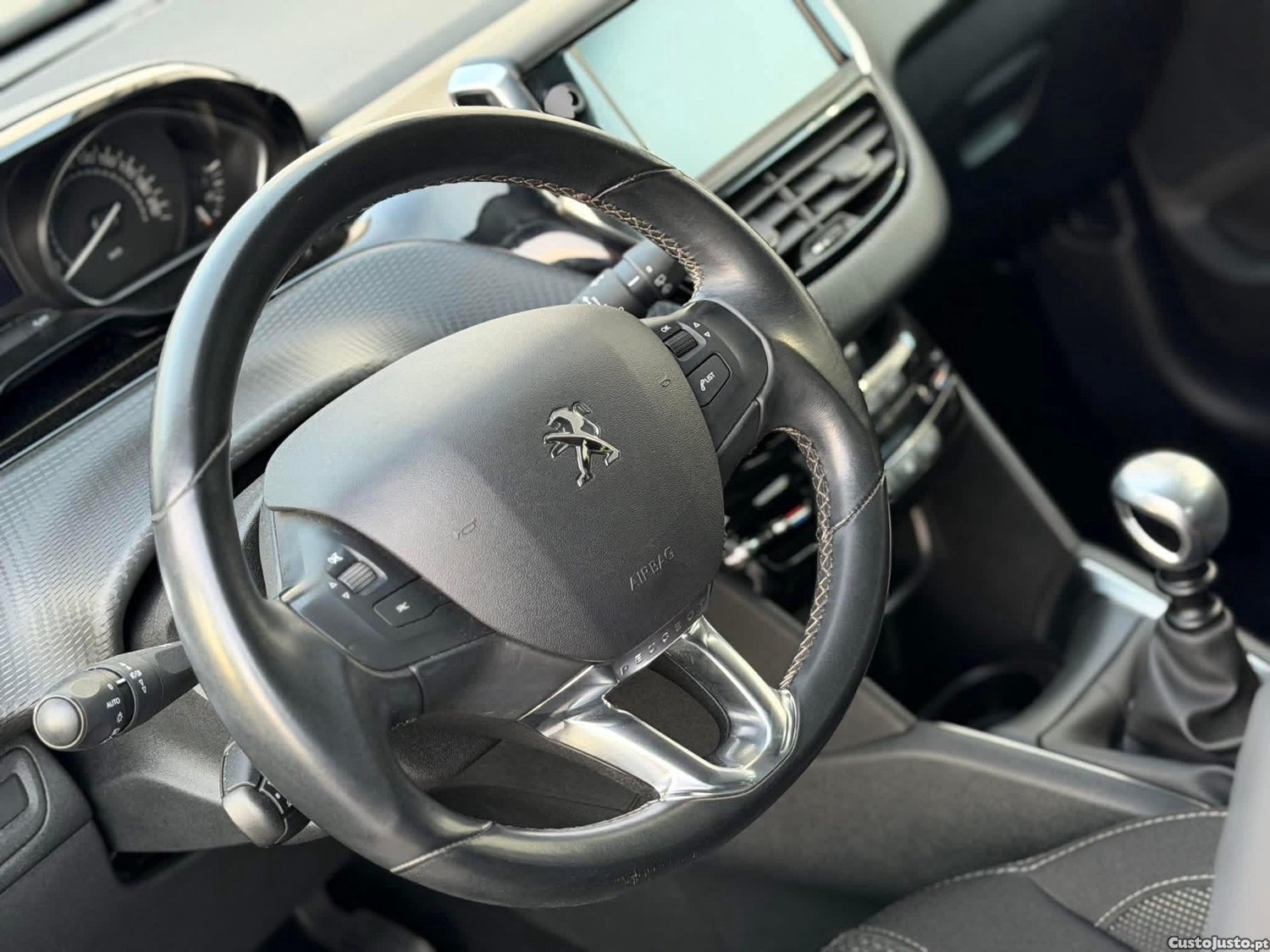 Peugeot 208 1.5 BlueHDi Allure — fotografia 7