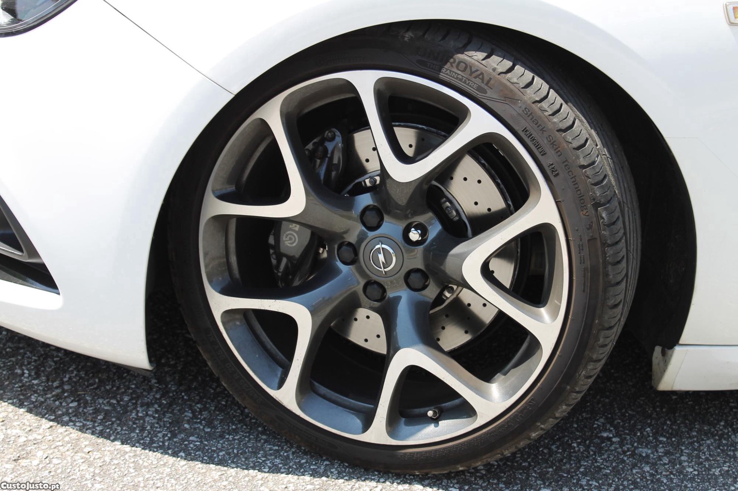 Opel Astra OPC 2.0T — fotografia 13