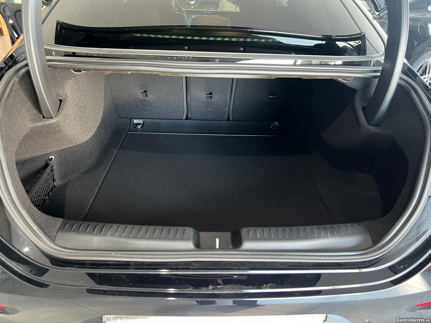 Mercedes-Benz CLA 250 EQ — fotografia 10