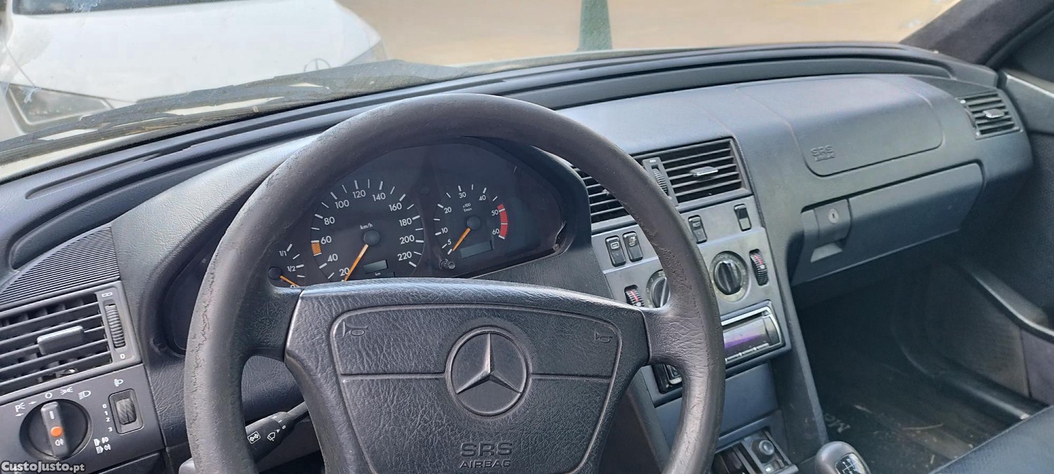 Mercedes-Benz C 200 W202 - 94 — photo 3