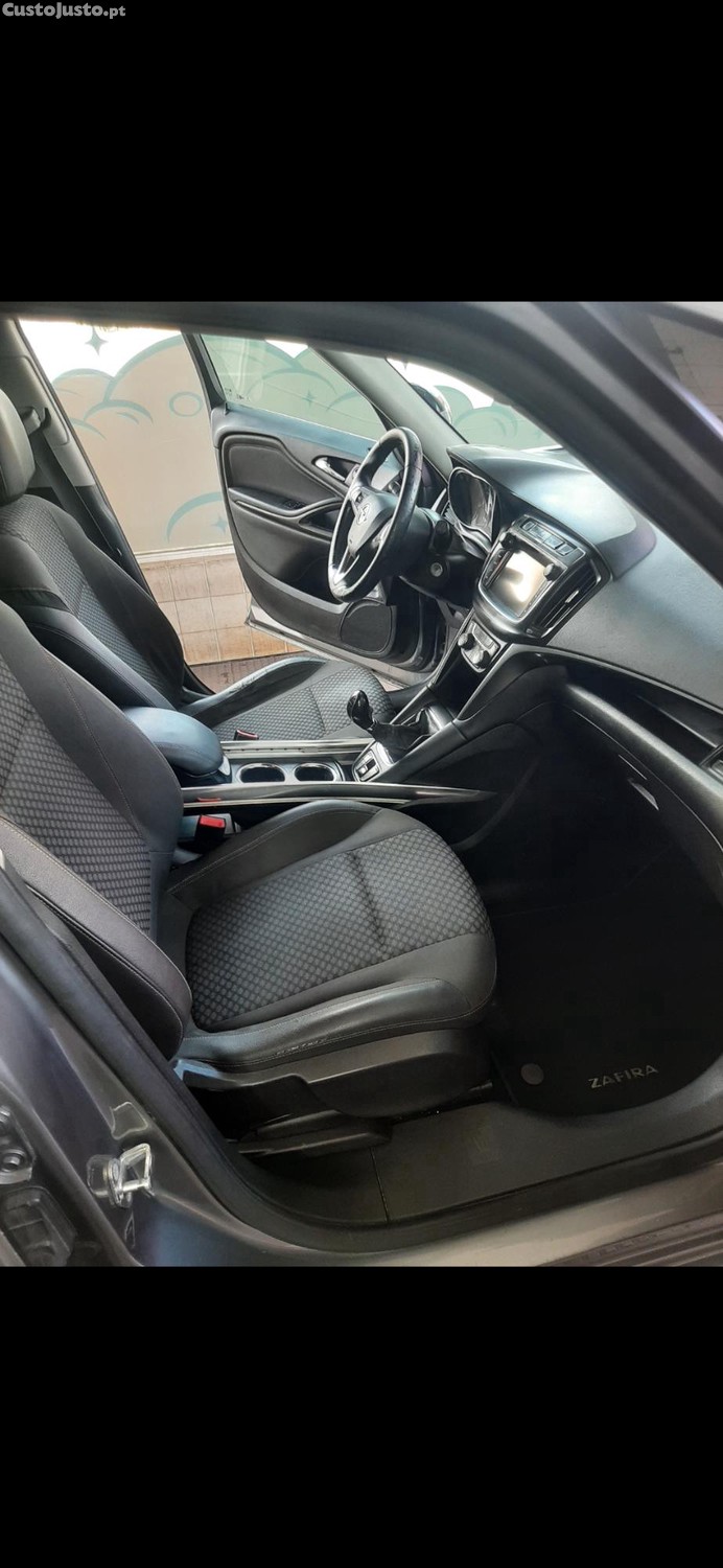 Opel Zafira 1.6 TDI-120 cv de 7 Lugares — fotografia 3