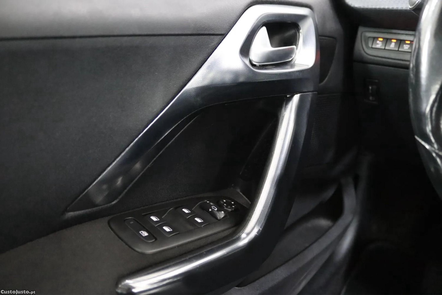 Peugeot 2008 PureTech 110 GPF Stop&Start EAT6 Allure — fotografia 7