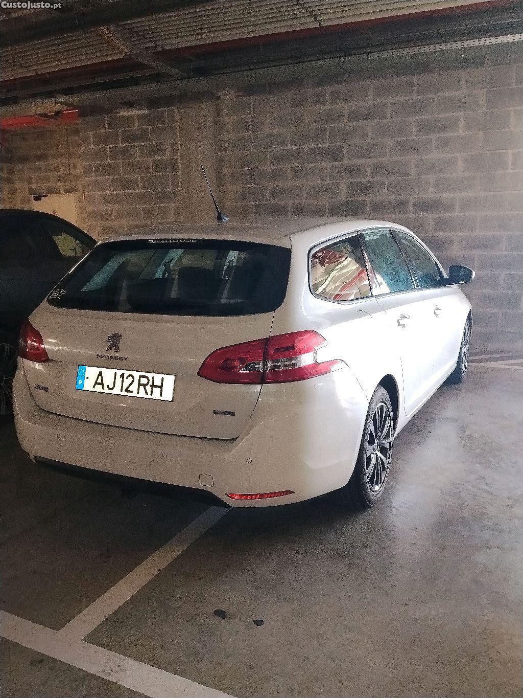 Peugeot 308 1.6 Blue HDI Active — fotografia 9