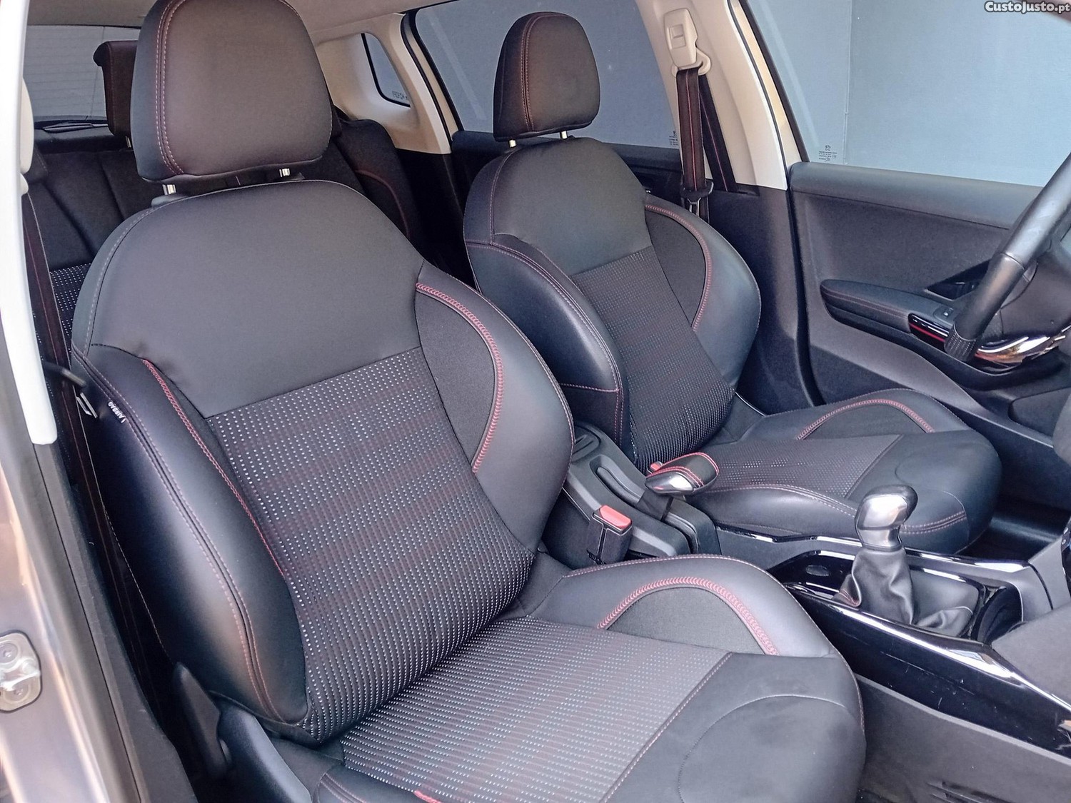 Peugeot 2008 1.2 PureTech GT Line — fotografia 10