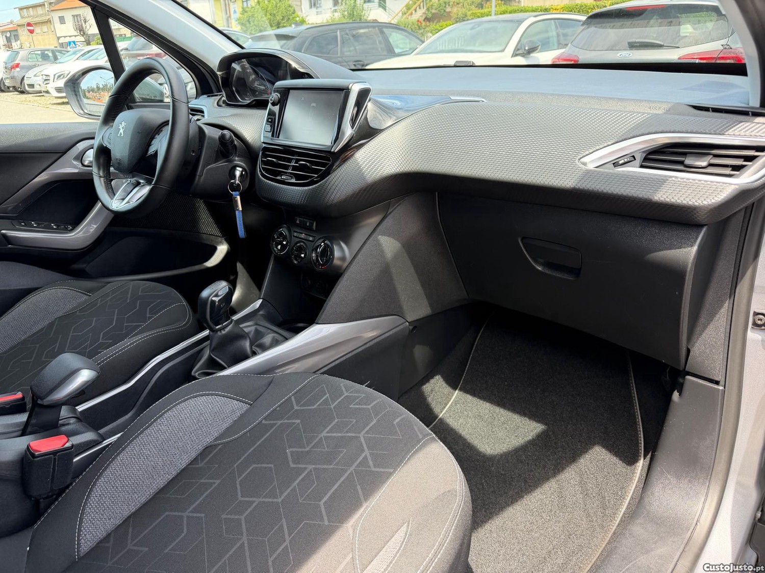 Peugeot 2008 1.6 BlueHDi Allure — fotografia 11