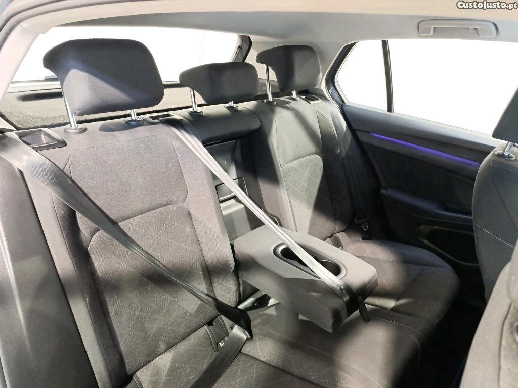 Volkswagen Golf 2.0 TDI Life — fotografia 17