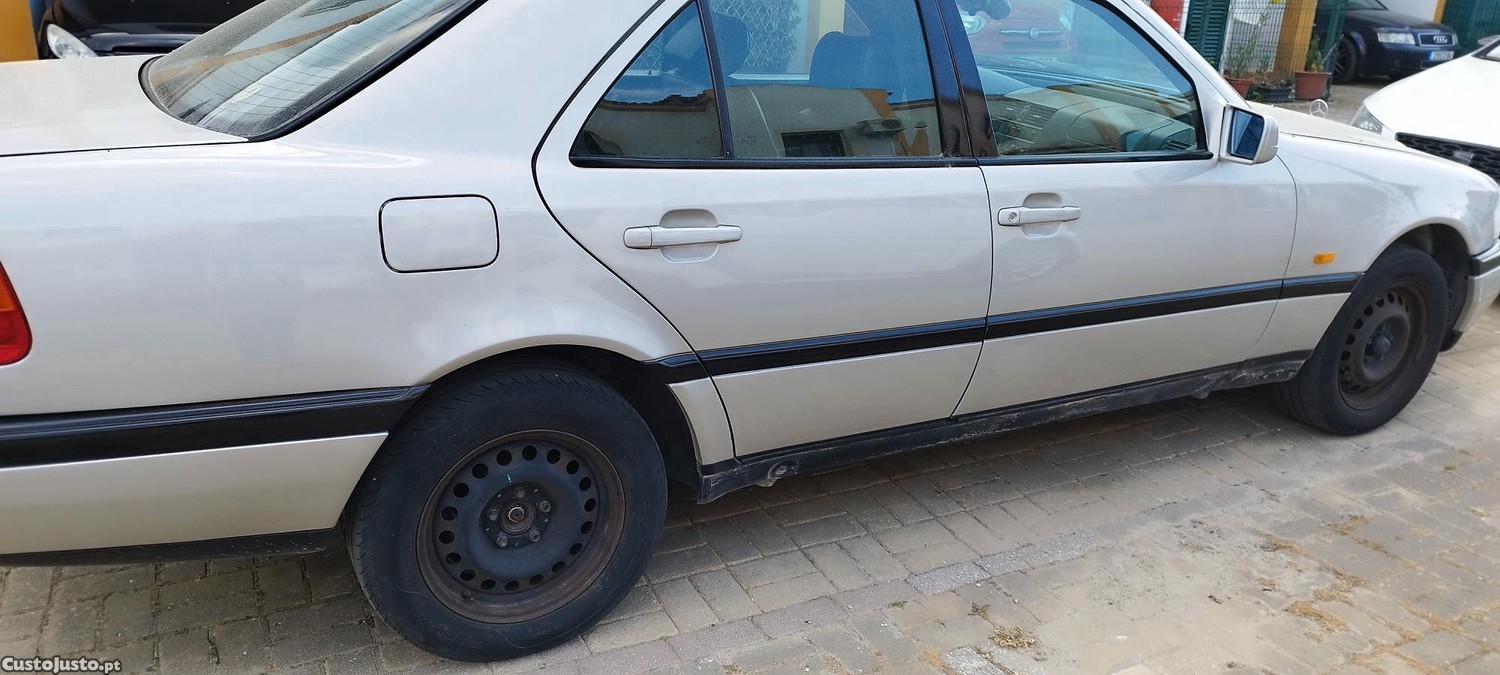 Mercedes-Benz C 200 W202 - 94 — photo 4