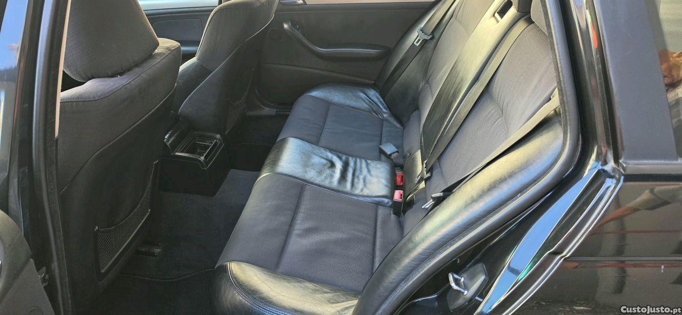 BMW 320 D Touring Sport Nacional Pack M — fotografia 2