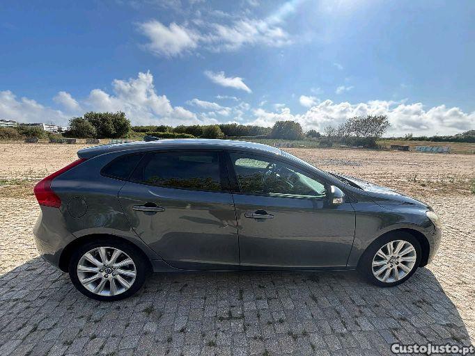 Volvo V40 R-Design Summon — fotografia 4