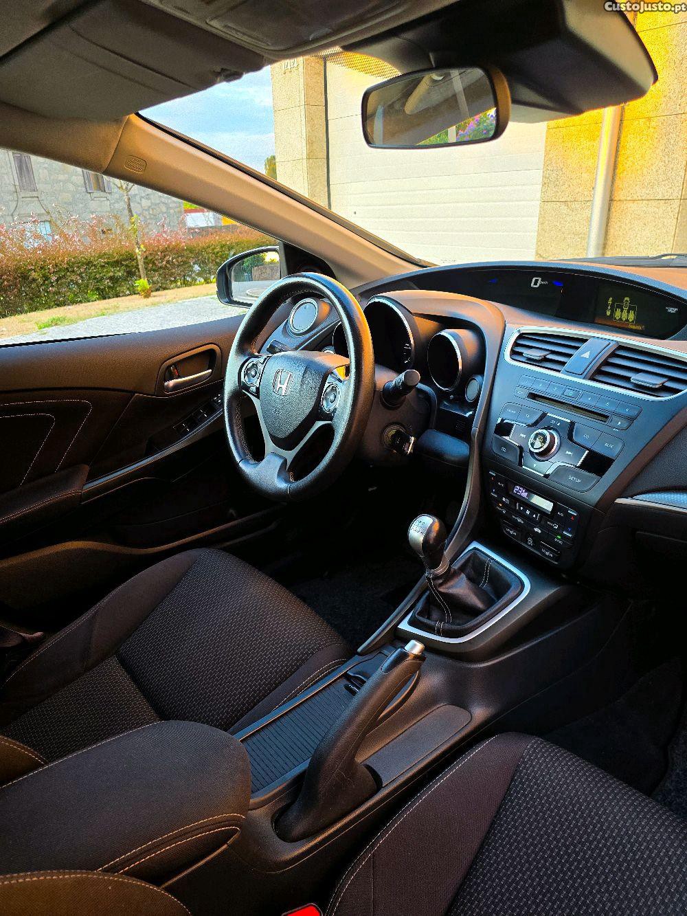 Honda Civic Tourer 1.6 I-DTEC — fotografia 4