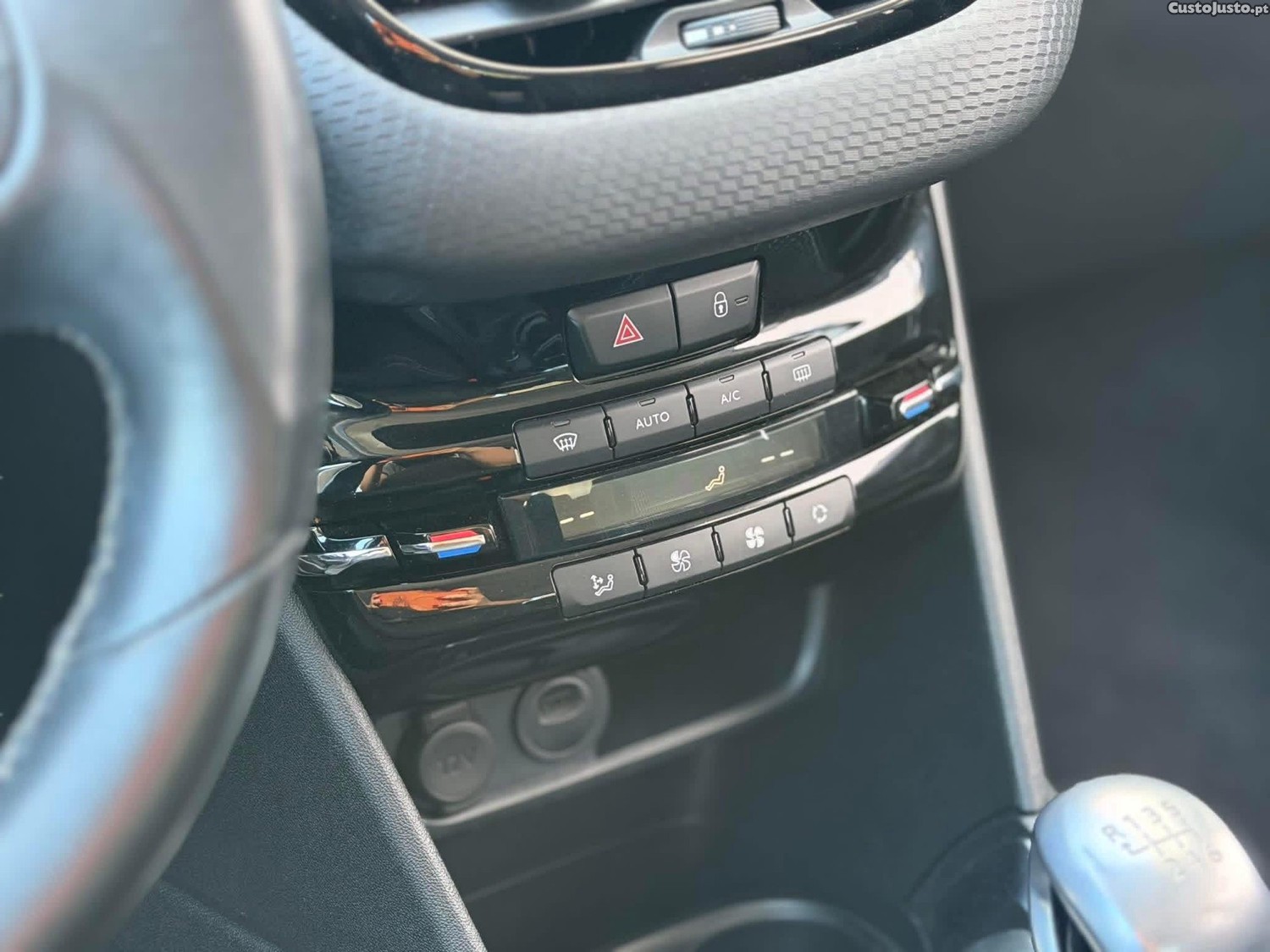 Peugeot 208 1.5 BlueHDi Allure — fotografia 5