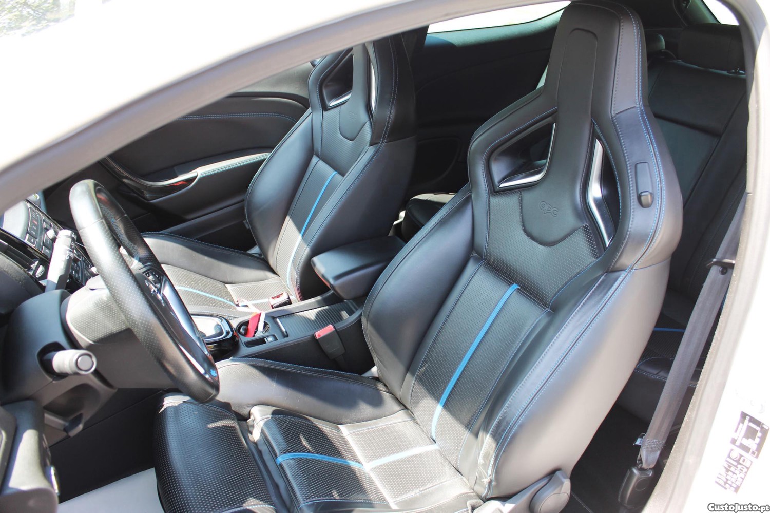 Opel Astra OPC 2.0T — fotografia 10