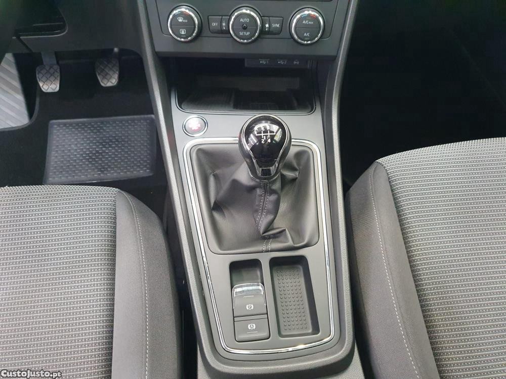 SEAT Leon 1.6 TDI Style S/S — fotografia 11
