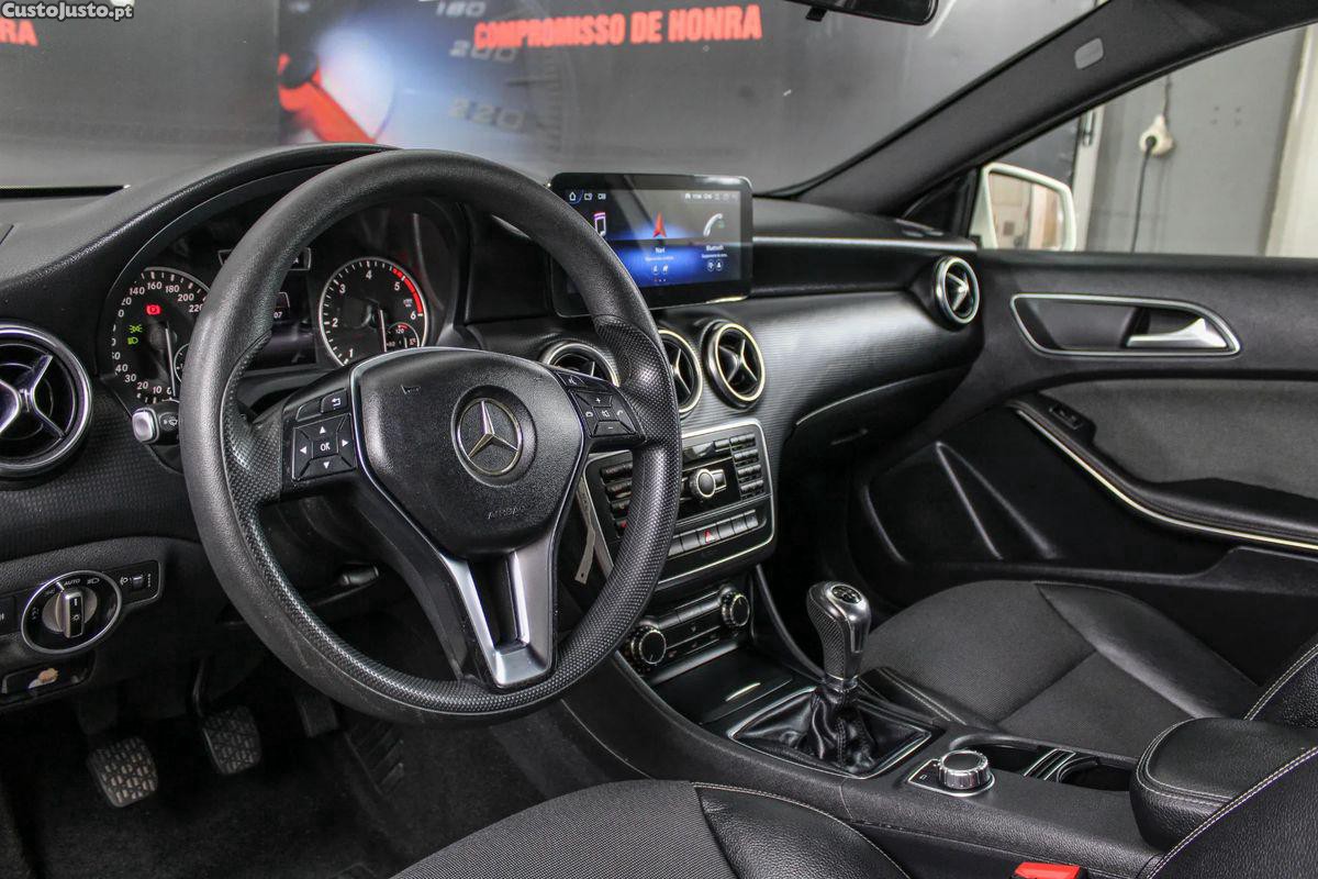 Mercedes-Benz A 180 CDI (BlueEFFICIENCY) Urban — fotografia 5