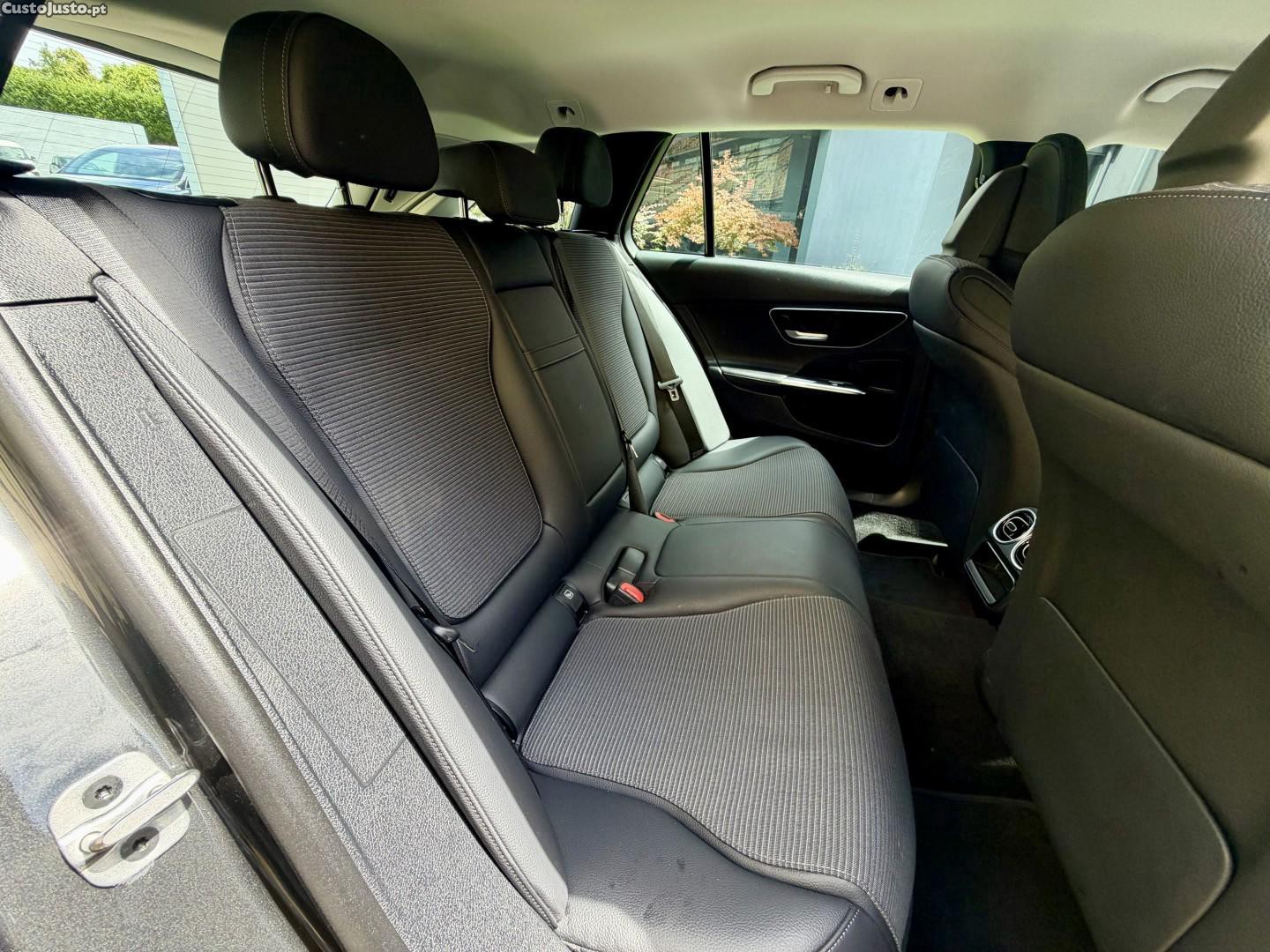 Mercedes-Benz C 300 e Avantgarde — fotografia 16
