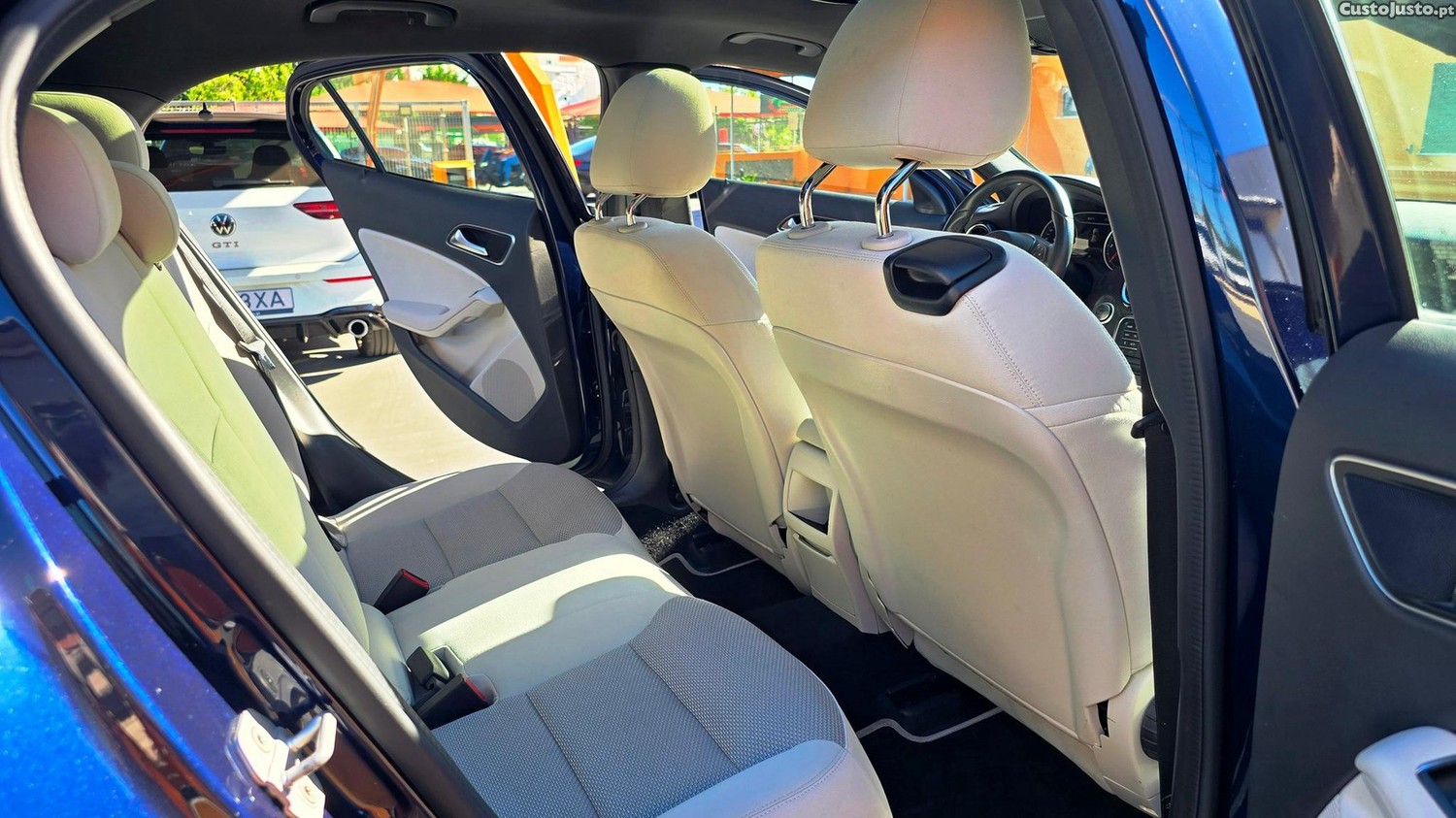 Mercedes-Benz GLA 180 d Style — fotografia 13