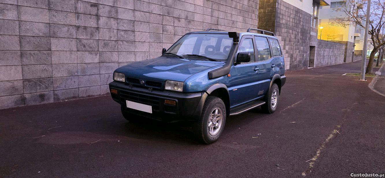 Nissan Terrano 2 4x4 de 7 Lugares impecável — fotografia 9