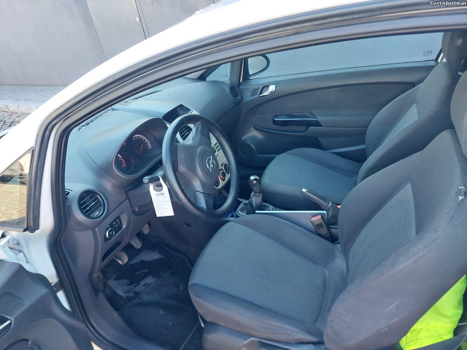 Opel Corsa 1.3cdti — fotografia 8