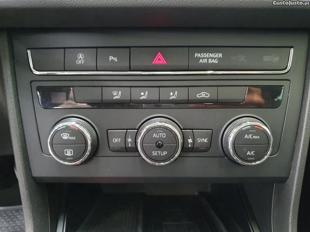 SEAT Leon 1.6 TDI Style S/S — fotografia 9