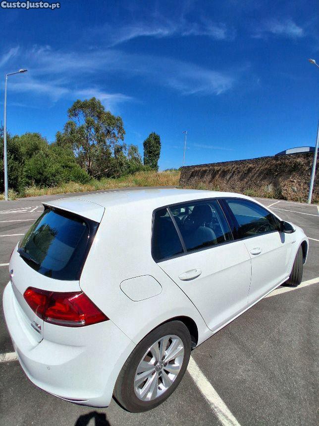 Volkswagen Golf 1.6 TDI Bluemotion Confortline — fotografia 4