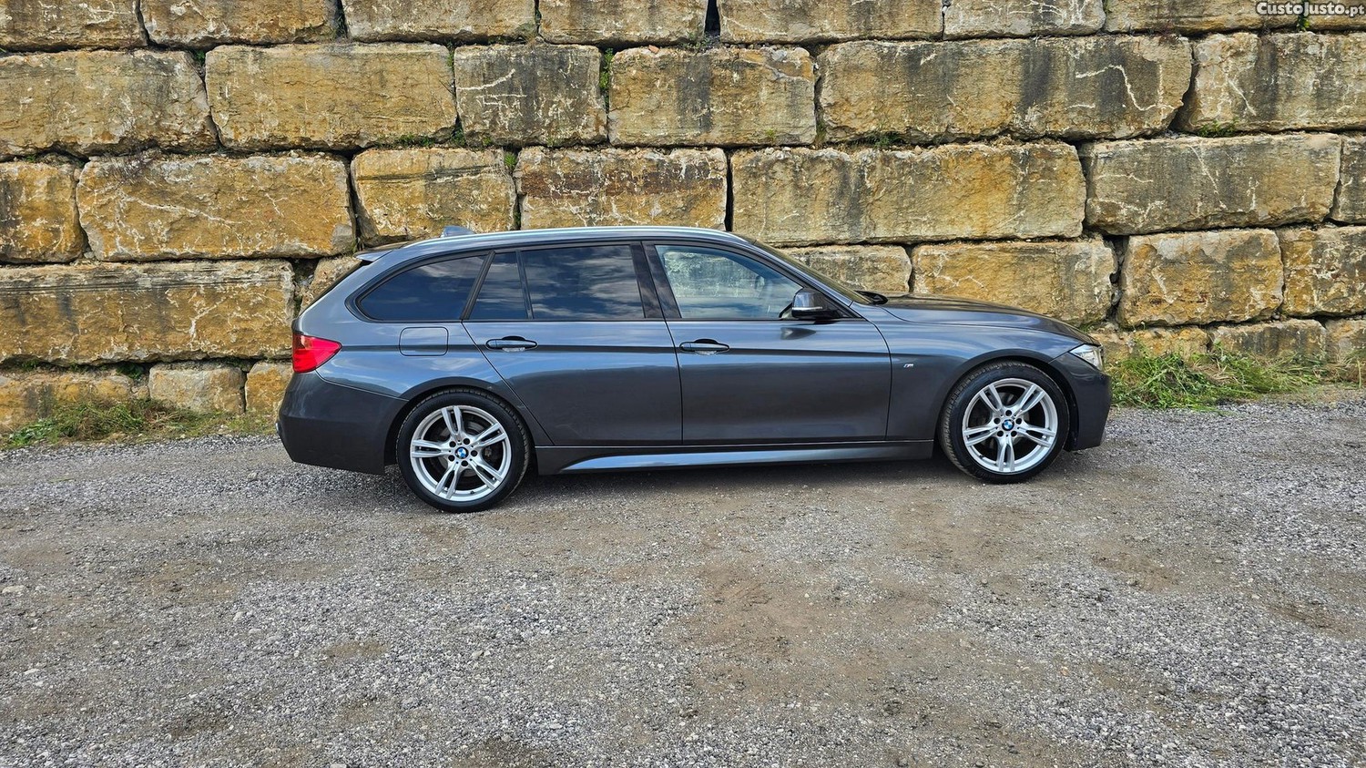 BMW 320 d Touring Auto Pack M — fotografia 27
