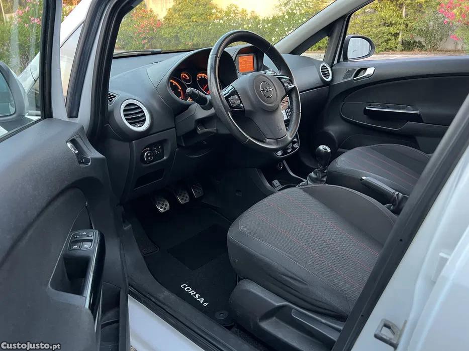 Opel Corsa D - 1.3cdti - 95cv - Black Edition Sport — fotografia 3