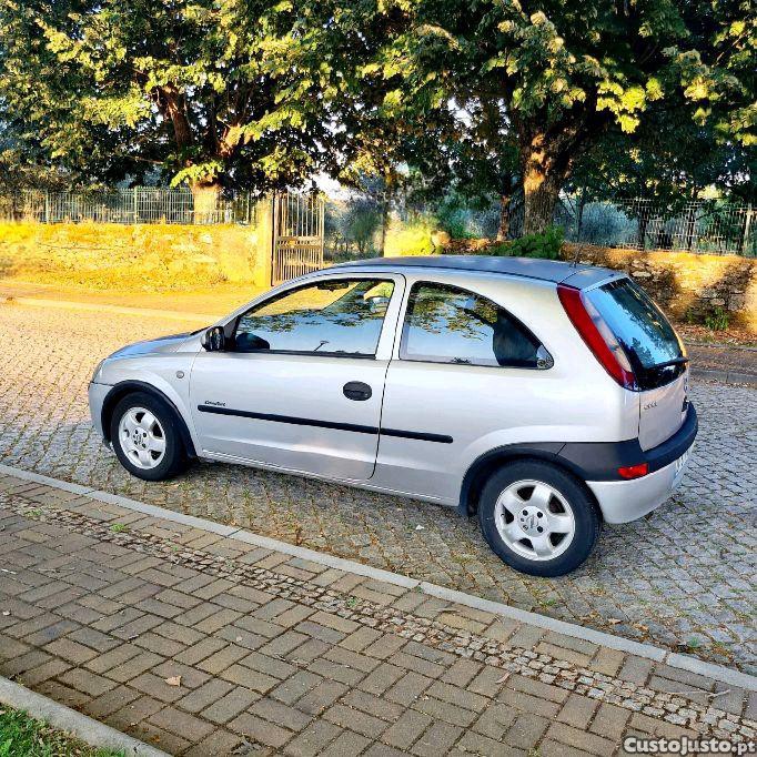 Opel Corsa gasolina de 2001 a puxar mal — fotografia 5