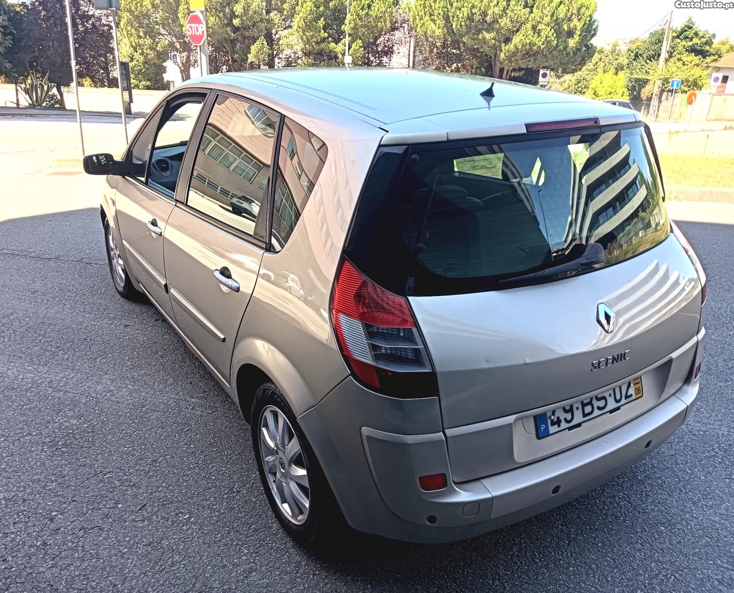 Renault Mégane Scenic 2.0dci 150cv — fotografia 6