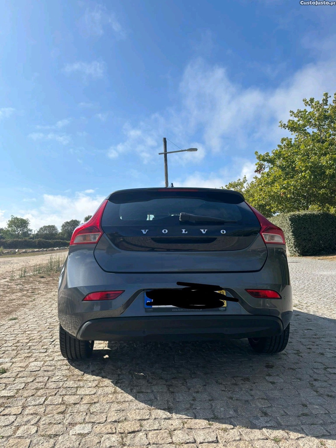 Volvo V40 R-Design Summon — fotografia 2