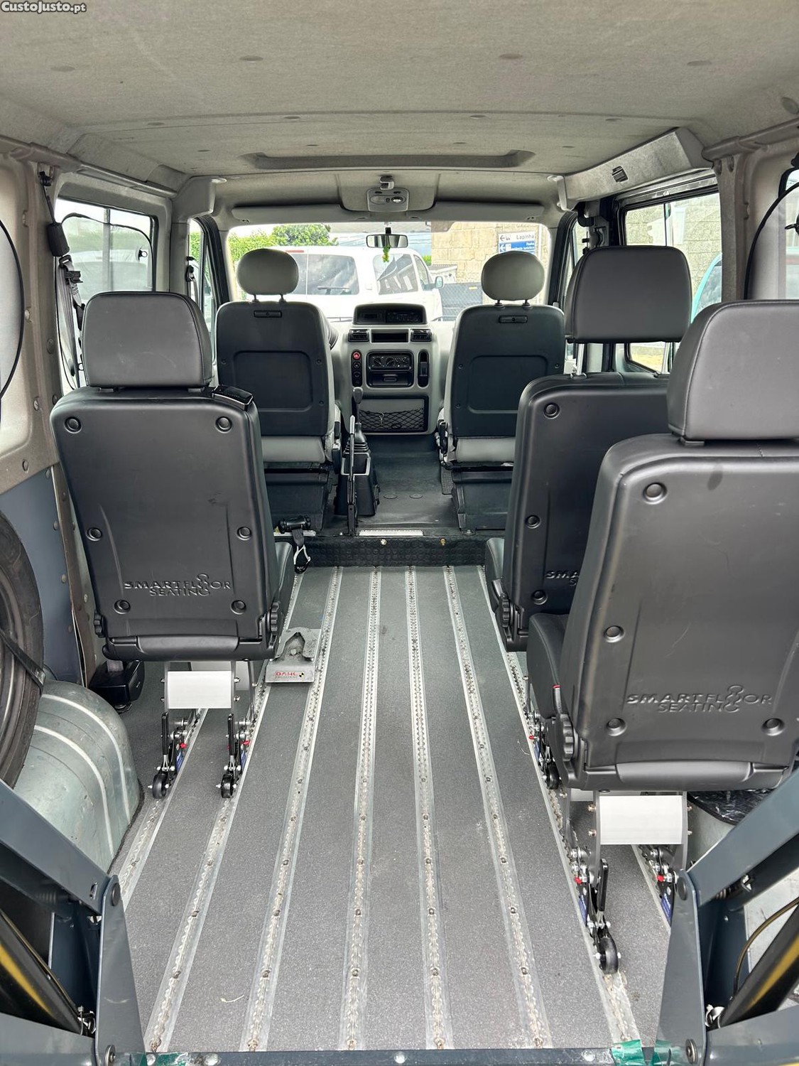Nissan Interstar 2.2 mobilidade reduzida - 05 — photo 4